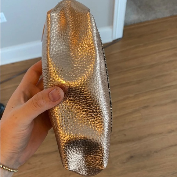 Rose gold metallic wristlet bag - Picture 6 of 8